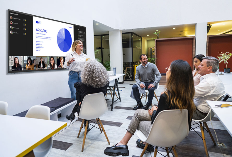 Ultra-wide display 21:9 digital Signage