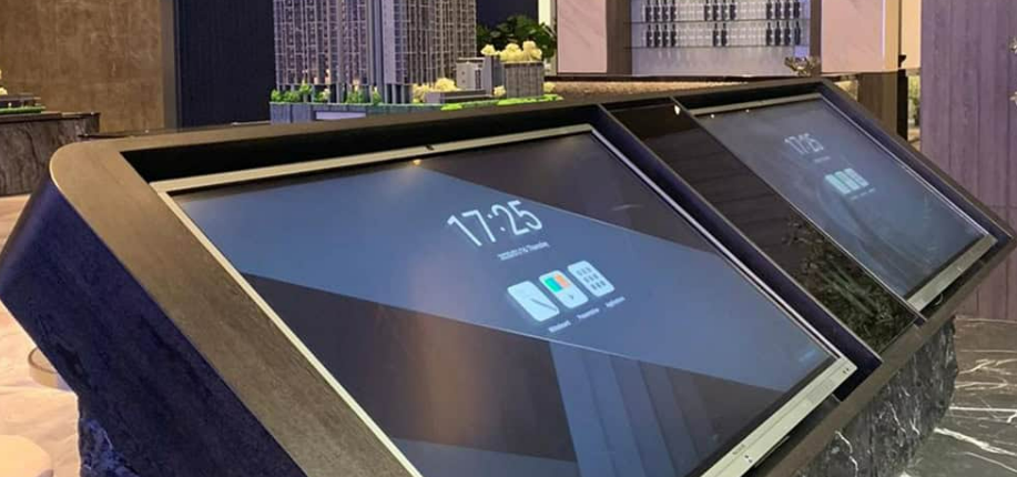Interactive Digital Kiosk for product display & guidance